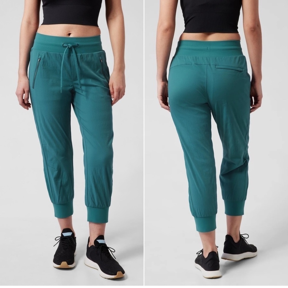 Athleta Trekkie North Crop Jogger in Borealis Green - Size 4